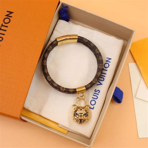 bracciale louis vuitton falso|false louis vuitton stitches.